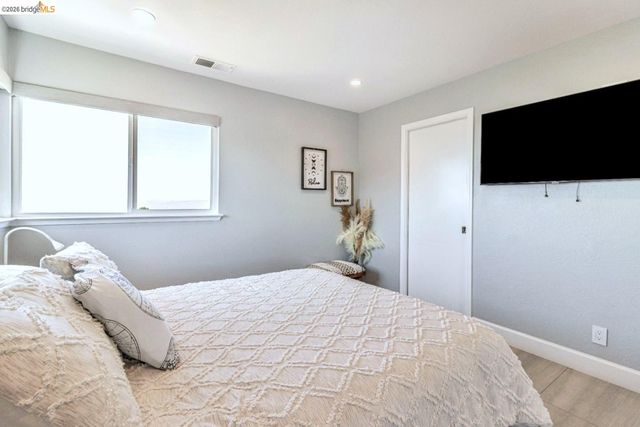 11550 Skyline Blvd, Oakland, CA 94619