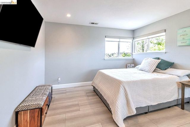 11550 Skyline Blvd, Oakland, CA 94619