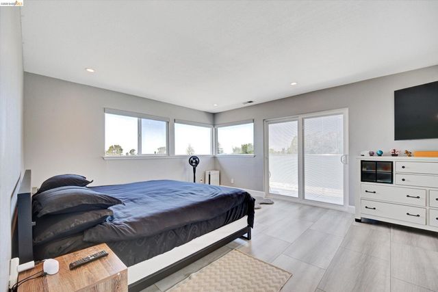 11550 Skyline Blvd, Oakland, CA 94619