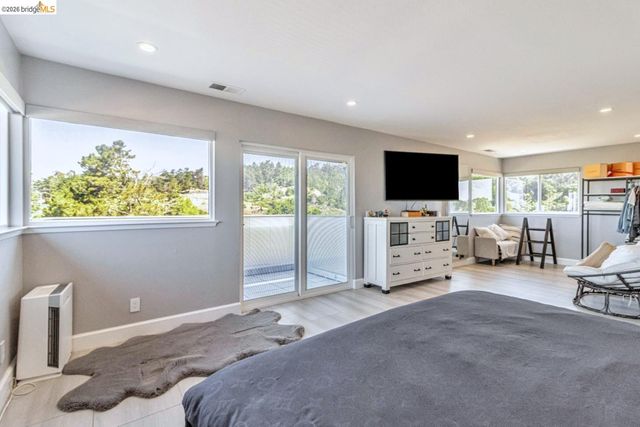 11550 Skyline Blvd, Oakland, CA 94619