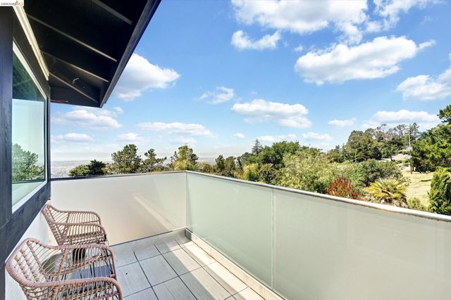 11550 Skyline Blvd, Oakland, CA 94619