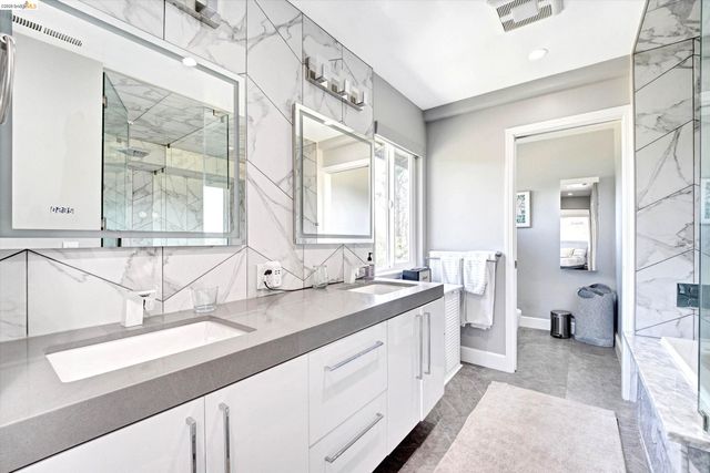 11550 Skyline Blvd, Oakland, CA 94619