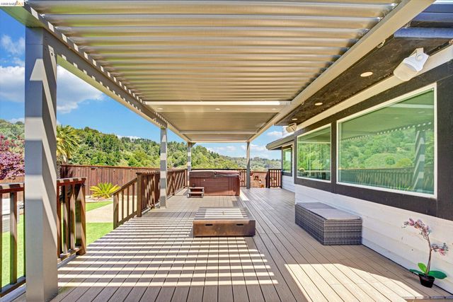 11550 Skyline Blvd, Oakland, CA 94619