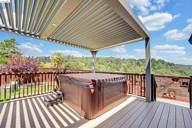 11550 Skyline Blvd, Oakland, CA 94619