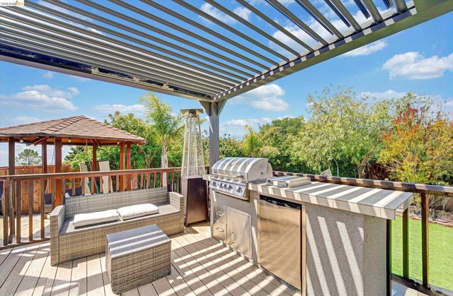 11550 Skyline Blvd, Oakland, CA 94619