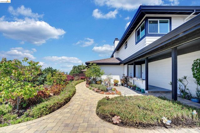 11550 Skyline Blvd, Oakland, CA 94619