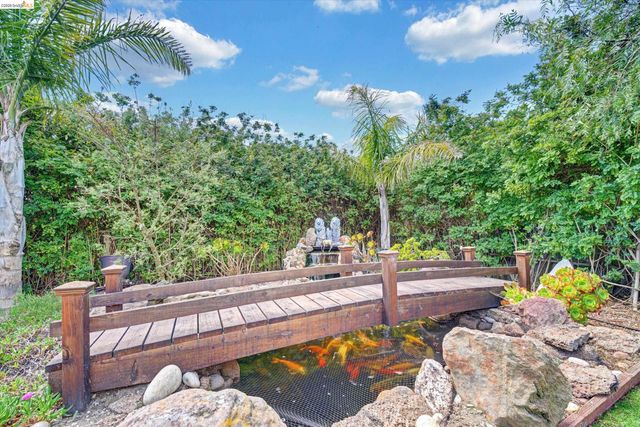 11550 Skyline Blvd, Oakland, CA 94619