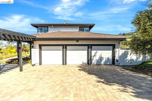 11550 Skyline Blvd, Oakland, CA 94619