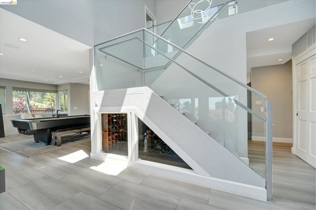 11550 Skyline Blvd, Oakland, CA 94619