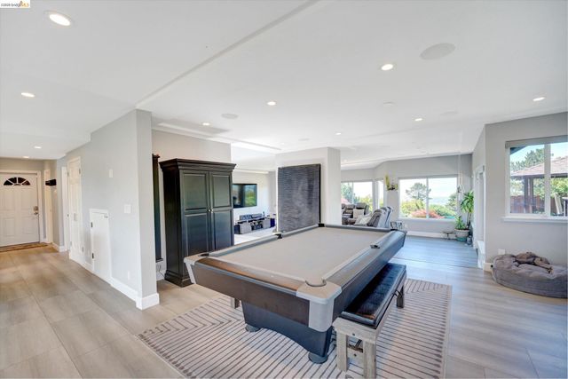 11550 Skyline Blvd, Oakland, CA 94619