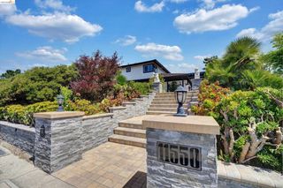 11550 Skyline Blvd, Oakland, CA 94619