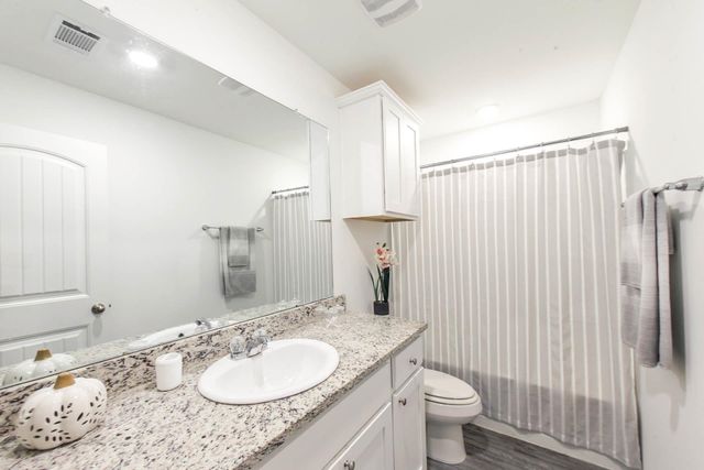 23136 Planters Dr, Vacherie, LA 70090