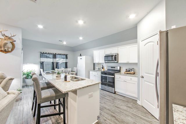 23136 Planters Dr, Vacherie, LA 70090