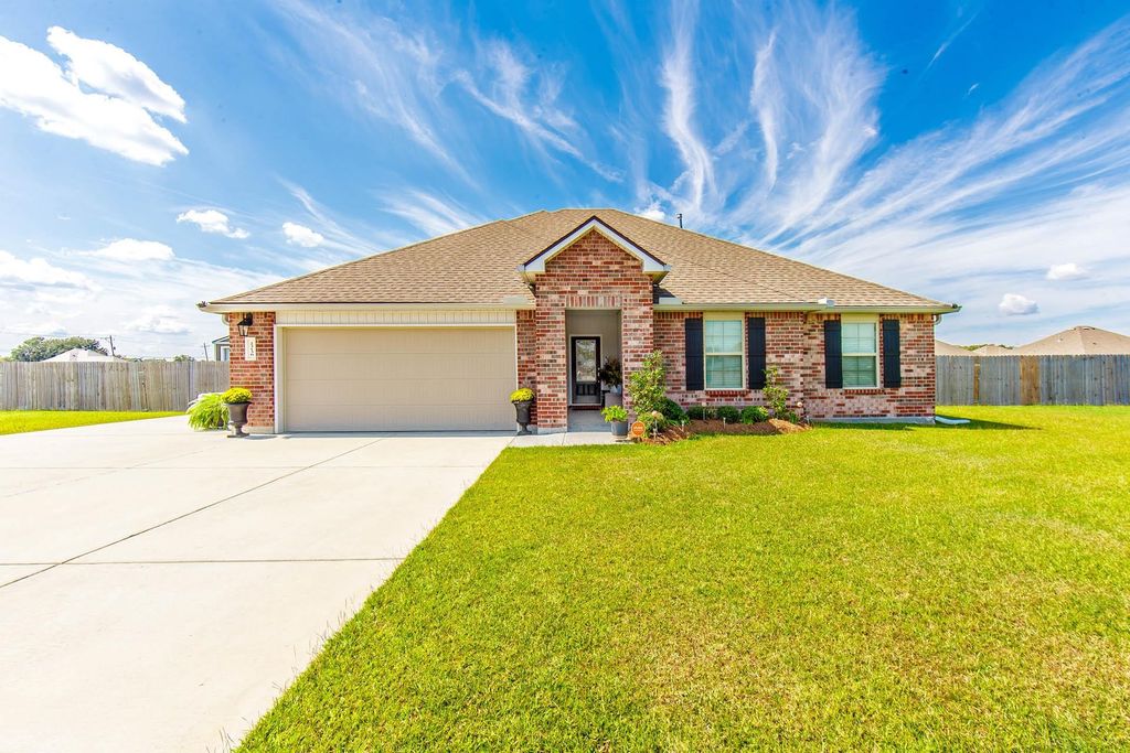 23136 Planters Dr, Vacherie, LA 70090