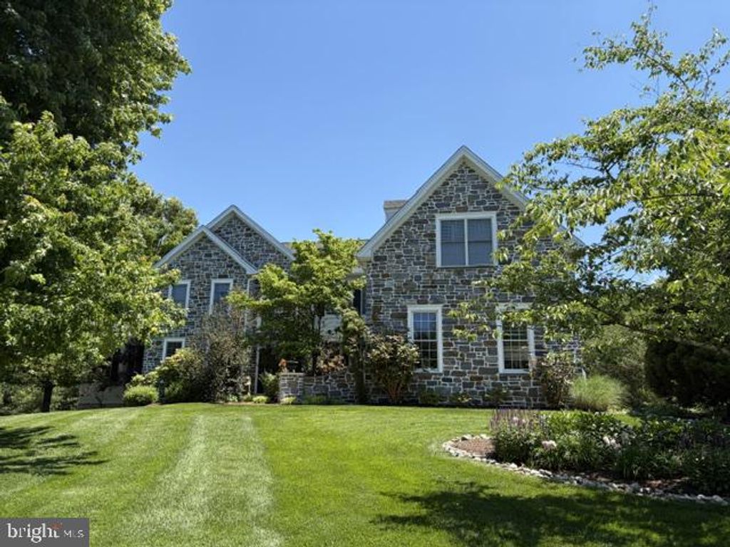1670 ROYAL BERKSHIRE CIR, West Chester, PA 19380