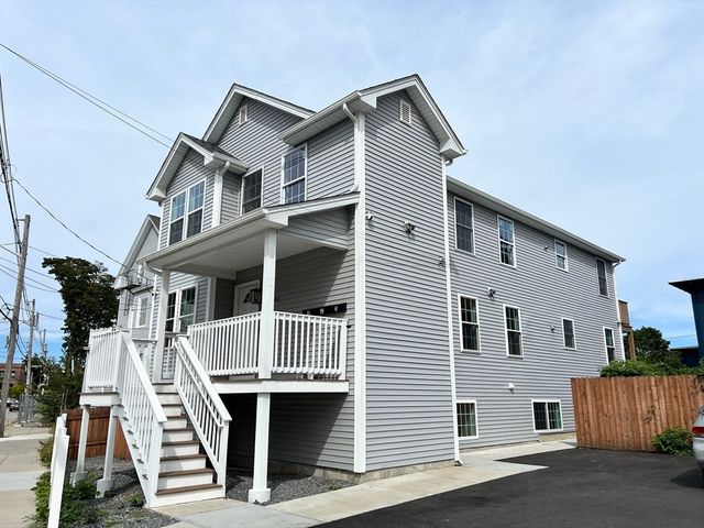 561 Potters Ave, Providence, RI 02907