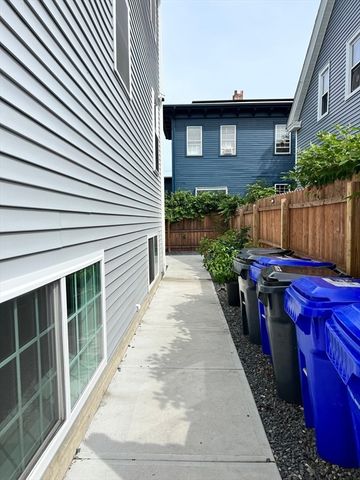 561 Potters Ave, Providence, RI 02907