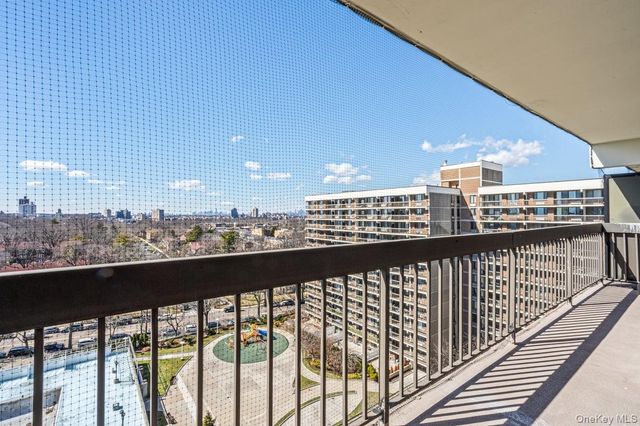 152-18 Union Turnpike 12R, Flushing, NY 11367