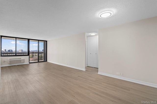 152-18 Union Turnpike 12R, Flushing, NY 11367