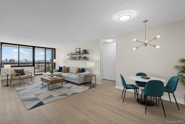 152-18 Union Turnpike 12R, Flushing, NY 11367