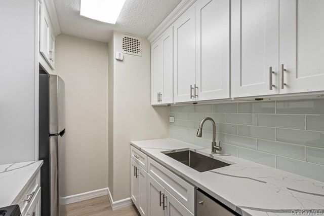 152-18 Union Turnpike 12R, Flushing, NY 11367