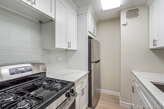 152-18 Union Turnpike 12R, Flushing, NY 11367