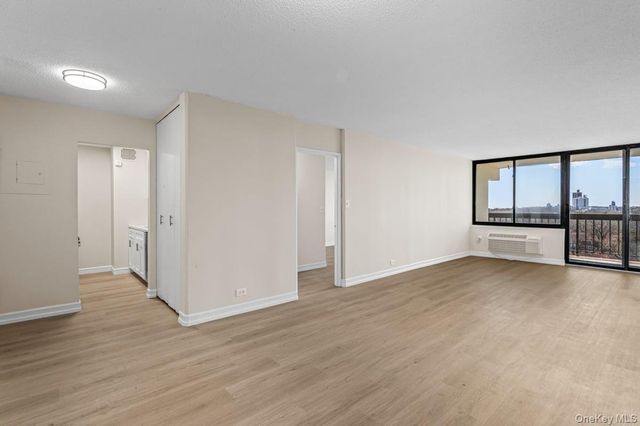 152-18 Union Turnpike 12R, Flushing, NY 11367