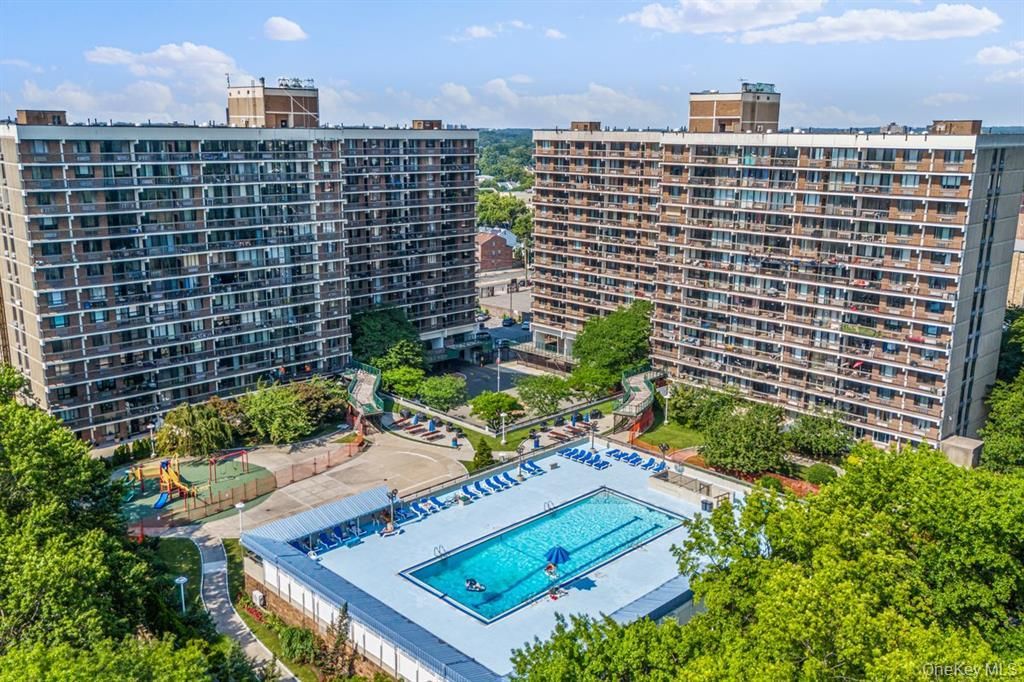 152-18 Union Turnpike 12R, Flushing, NY 11367