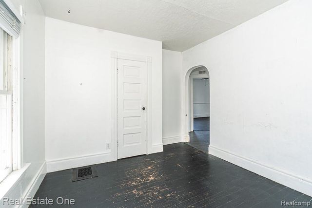 40 Moser Place, Mount Clemens, MI 48043