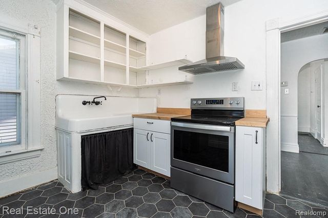 40 Moser Place, Mount Clemens, MI 48043