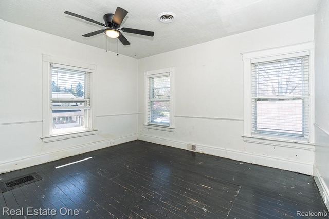 40 Moser Place, Mount Clemens, MI 48043