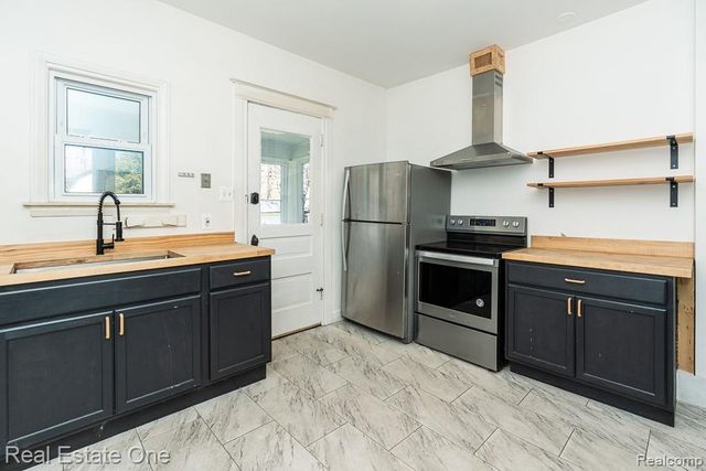 40 Moser Place, Mount Clemens, MI 48043