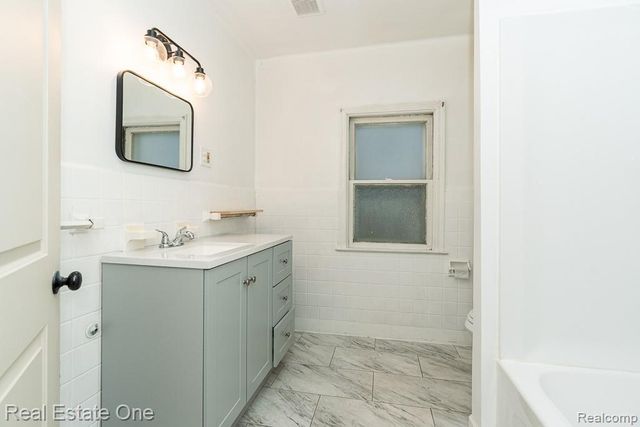 40 Moser Place, Mount Clemens, MI 48043