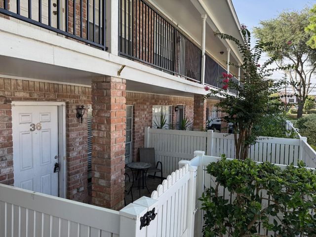 14333 Memorial Drive 36, Houston, TX 77079