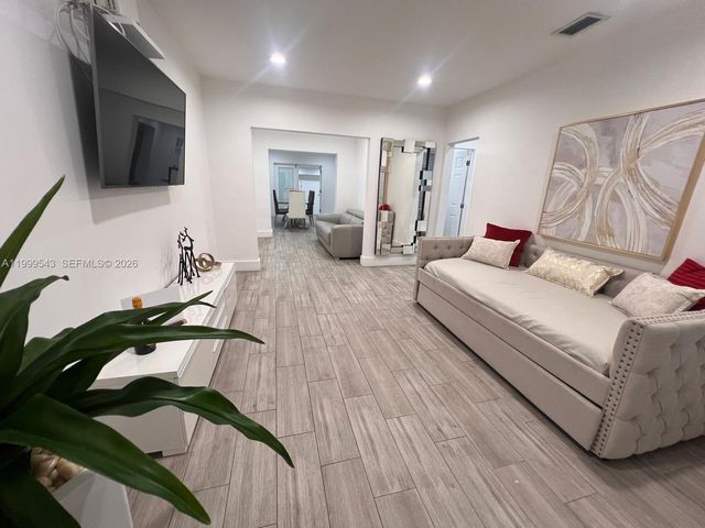 3675 SW 26th St, Miami, FL 33133