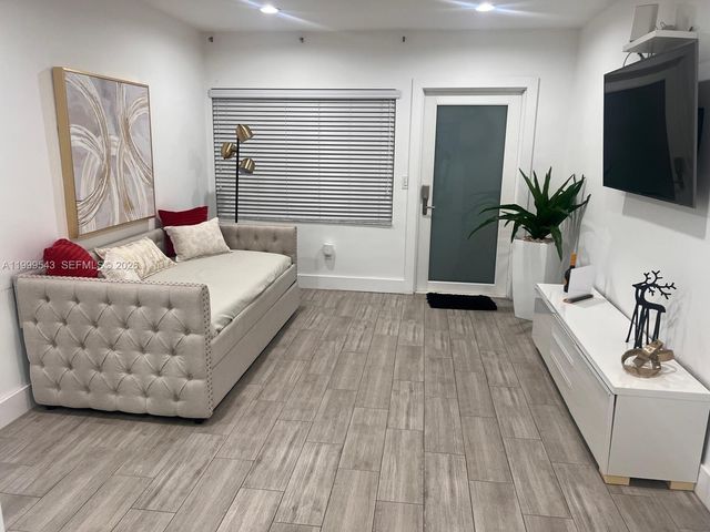 3675 SW 26th St, Miami, FL 33133