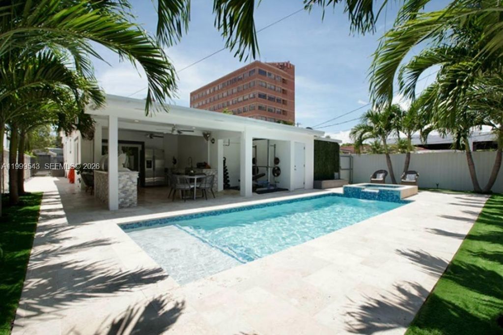 3675 SW 26th St, Miami, FL 33133