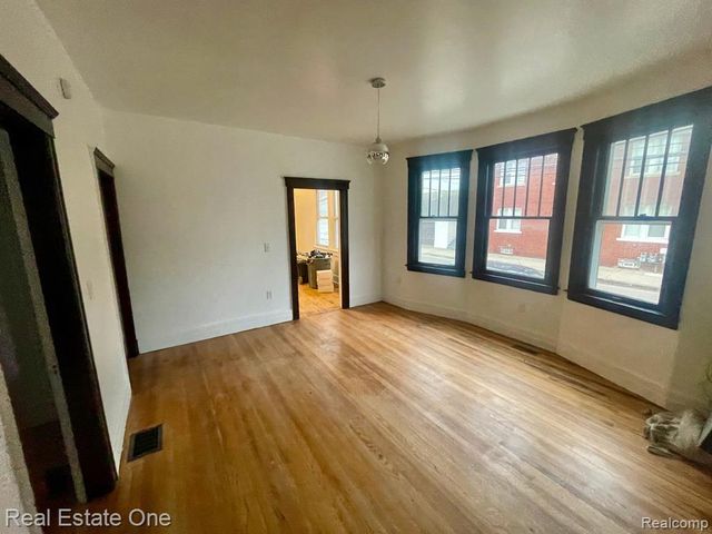 2600 Zinow Street, Hamtramck, MI 48212