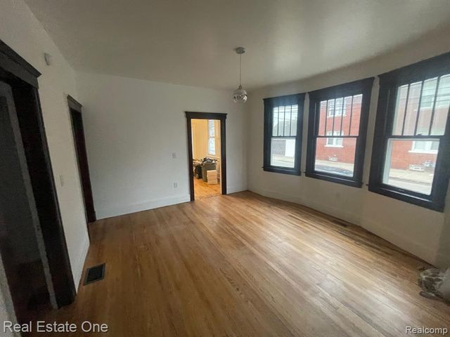 2600 Zinow Street, Hamtramck, MI 48212