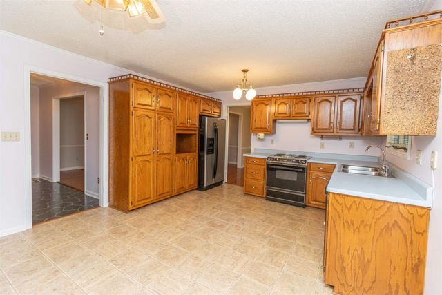 651 PINE ST, Adamsville, TN 38310