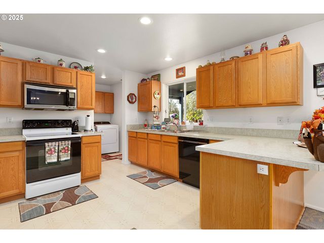 178 DOVETAIL Ln, Sutherlin, OR 97479