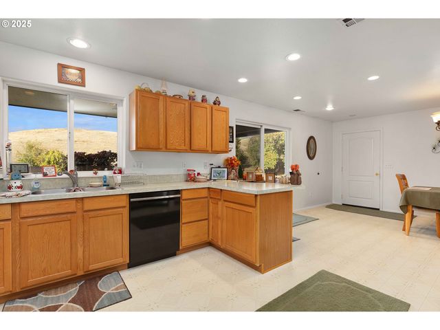 178 DOVETAIL Ln, Sutherlin, OR 97479