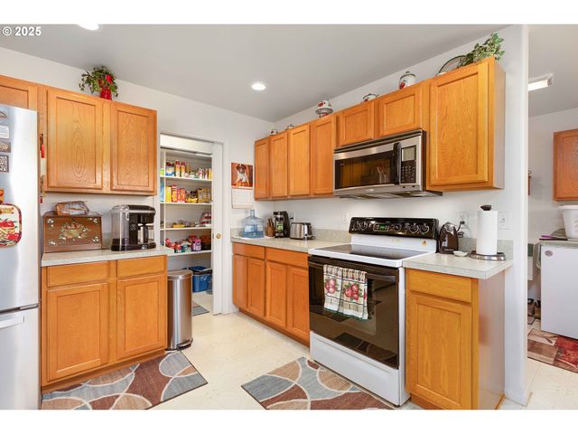 178 DOVETAIL Ln, Sutherlin, OR 97479