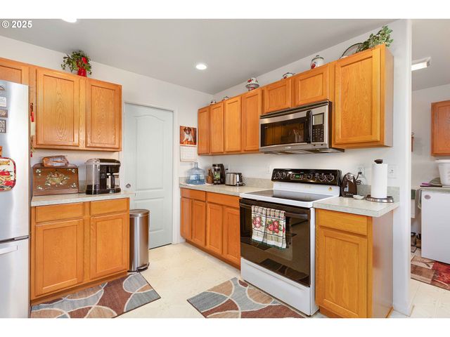 178 DOVETAIL Ln, Sutherlin, OR 97479