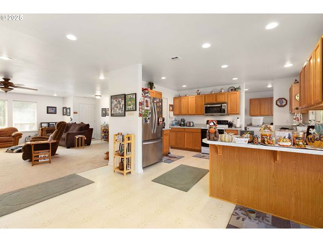 178 DOVETAIL Ln, Sutherlin, OR 97479