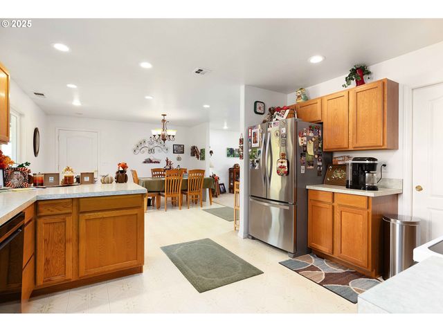 178 DOVETAIL Ln, Sutherlin, OR 97479