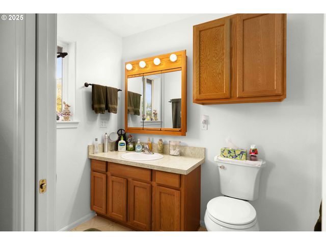 178 DOVETAIL Ln, Sutherlin, OR 97479