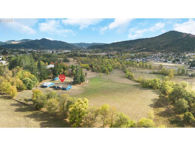 178 DOVETAIL Ln, Sutherlin, OR 97479