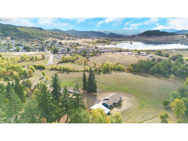 178 DOVETAIL Ln, Sutherlin, OR 97479