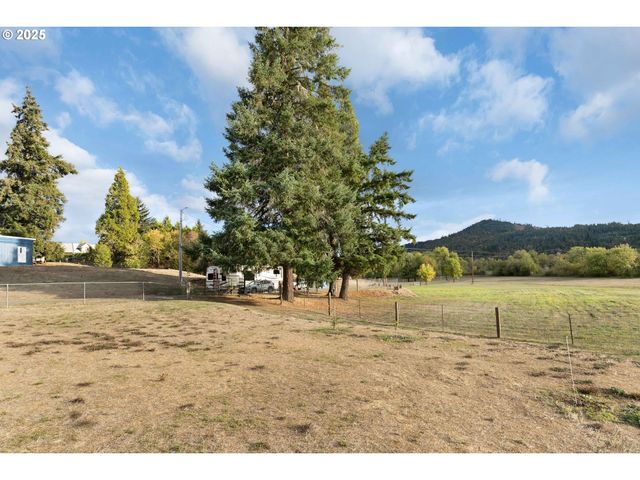 178 DOVETAIL Ln, Sutherlin, OR 97479
